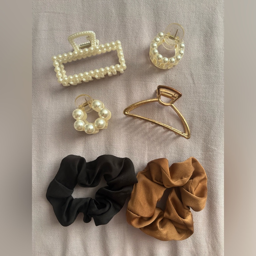 BN Elegant Pearl and Gold Hair Clips and Scrunchies